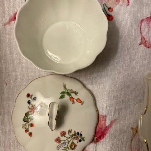 Aynsley "Somerset" Lidded Trinket Bowl with Butterfly Handle Bone China - Picture 3 of 11